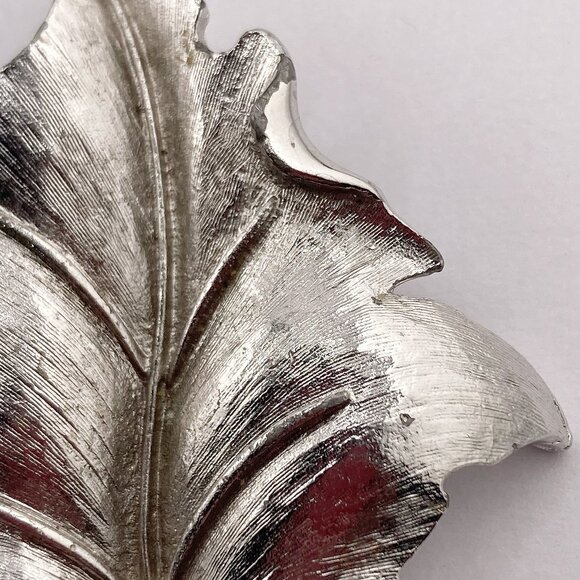 SPHINX Vintage brushed silver tone metal maple leaf brooch ~ Signed jewelry pin - Picture 6 of 9